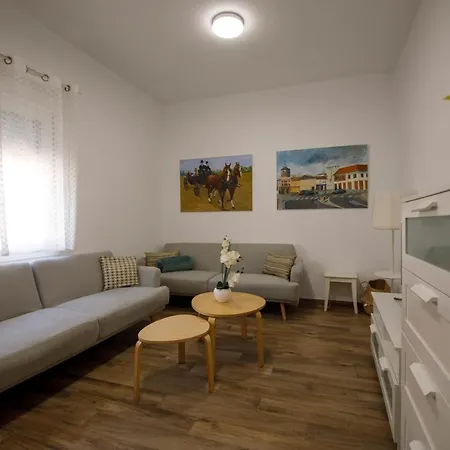 Rentalsevilla Luminoso Apartamento Por Casa Pilatos شقة *